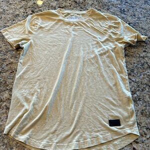 Men’s Abercrombie & Fitch T-shirt.